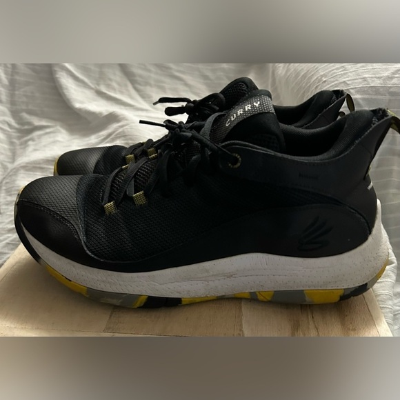 Under Armour Curry 3Z5 Basketball Shoes Black / White /Yellow 3023087 004 Sz 12 - Picture 1 of 9